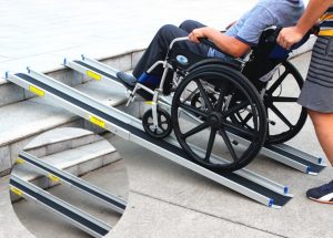 雙軌伸縮非固定式斜坡板,輕鬆推輪椅上下樓梯和輪椅上下車