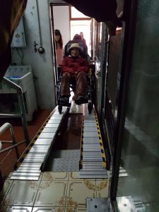 SZ系列可攜式斜坡板解決輪椅爬樓梯的困擾