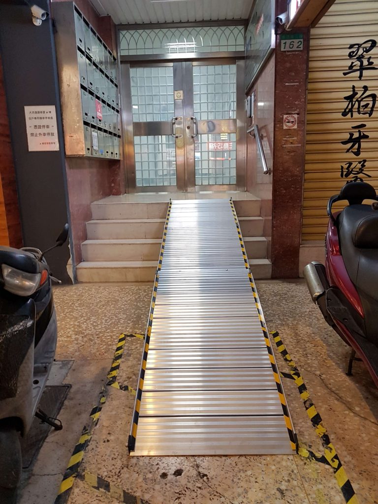 輪椅斜坡板組合式