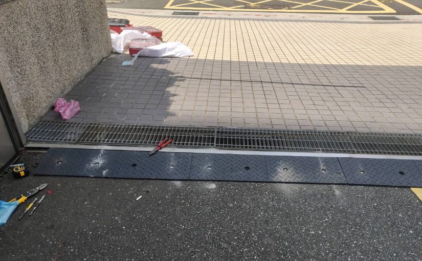 地下停車場入口鋪設橡膠斜坡板 台北市