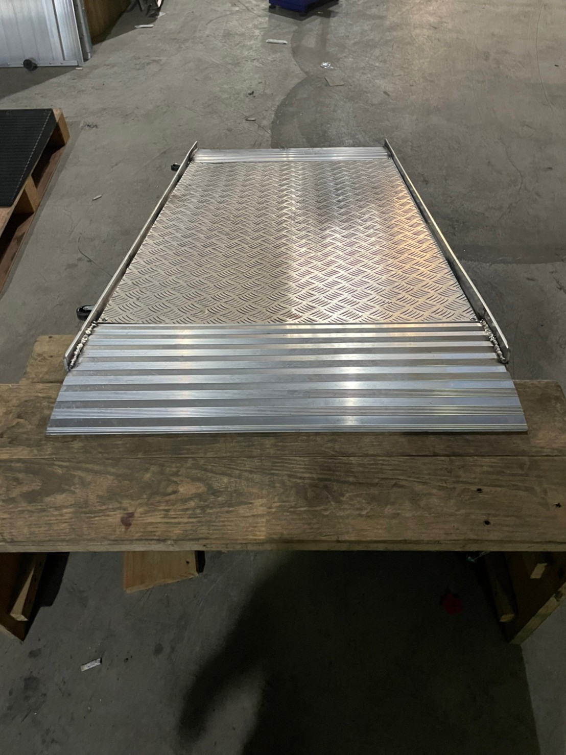 重物專用斜坡板為輕量化鋁合金材質